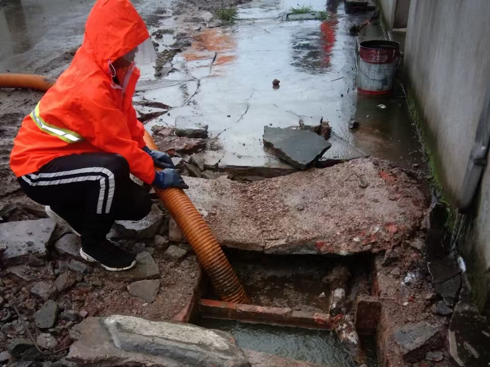 香洲专业清理污水池 炜誉市政以规范流程守护城市 “肠道”