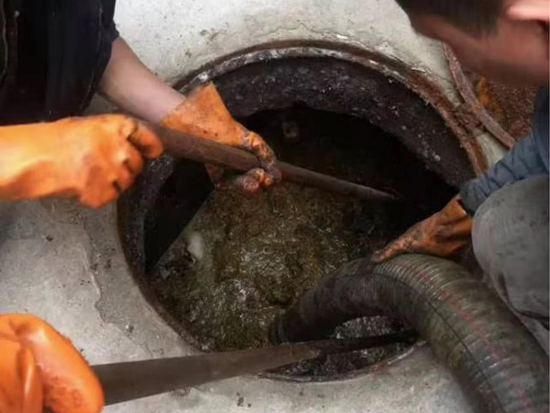 香洲清理化粪池时如何避免沼气的危害?